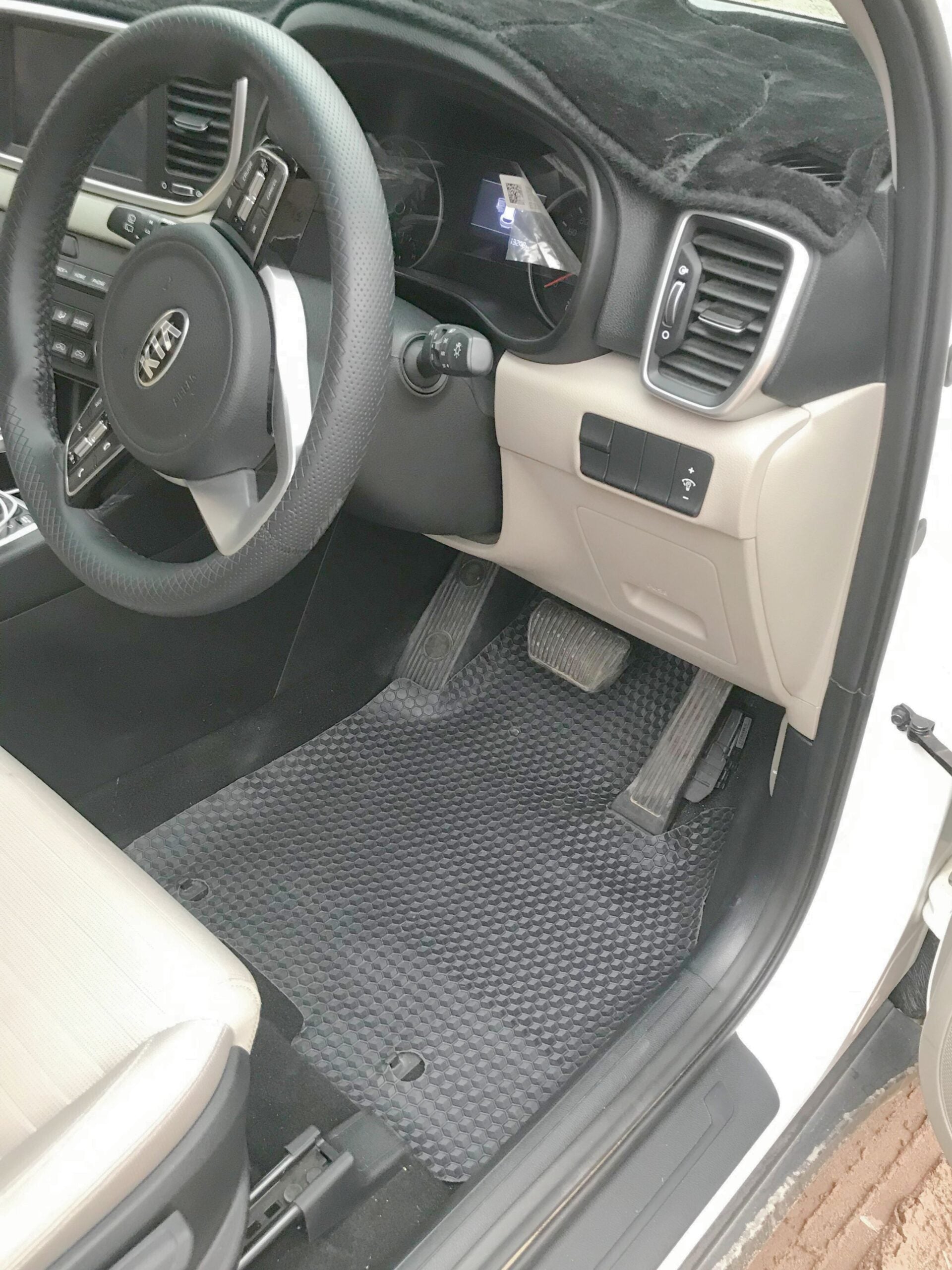 Haseen grey honeycomb mat, customisable fit