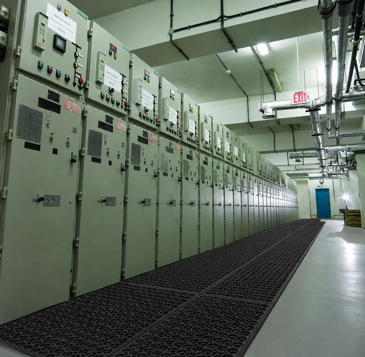 Haseen electrical insulation mat 27kV PCSIR tested – 30x18 inch black soft PVC anti-slip dielectric floor mat made in Pakistan
