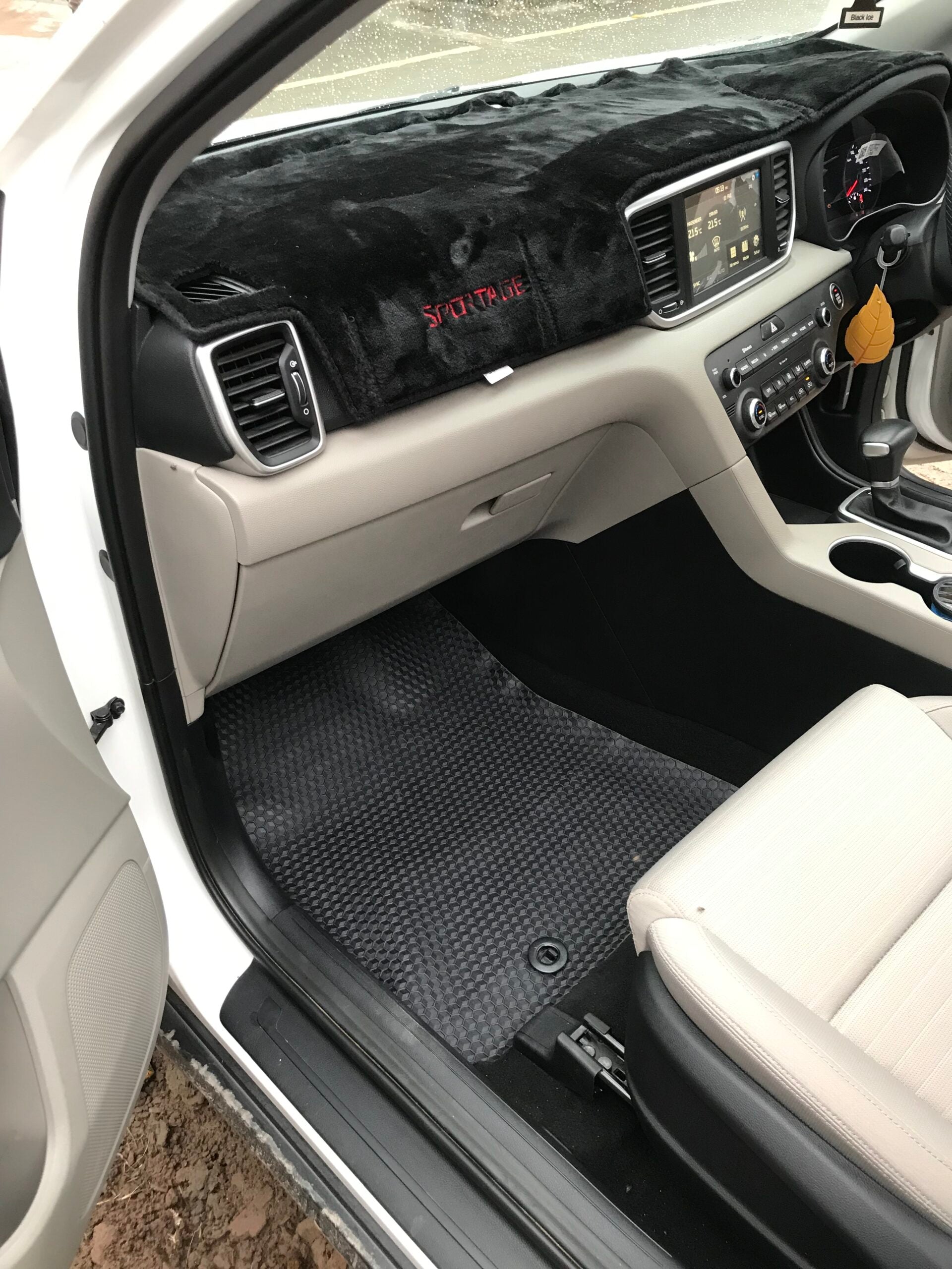 Haseen black honeycomb mat, customisable fit