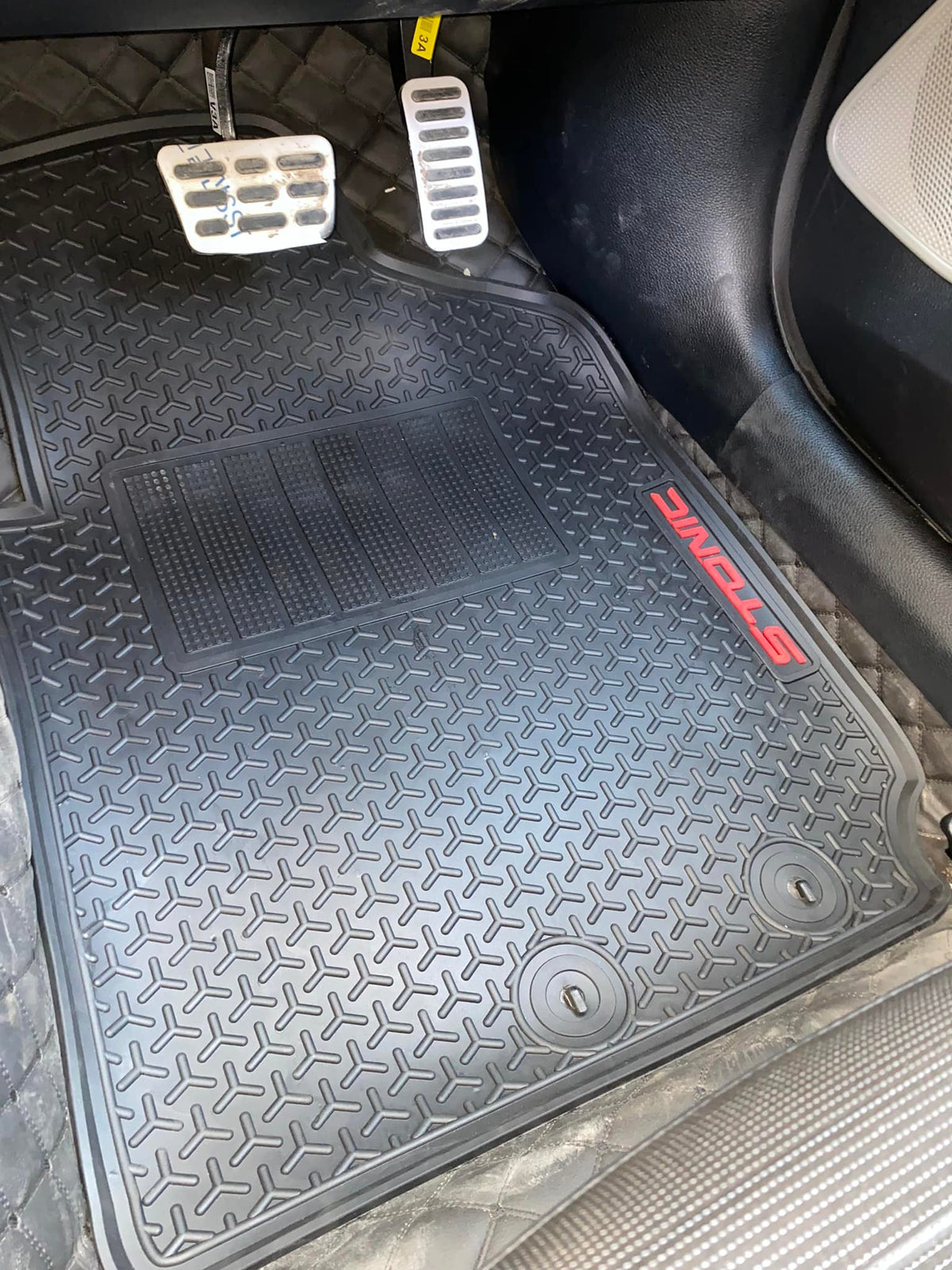 KIA STONIC 2021-2024 PREMIUM LATEX RUBBER FLOOR MAT