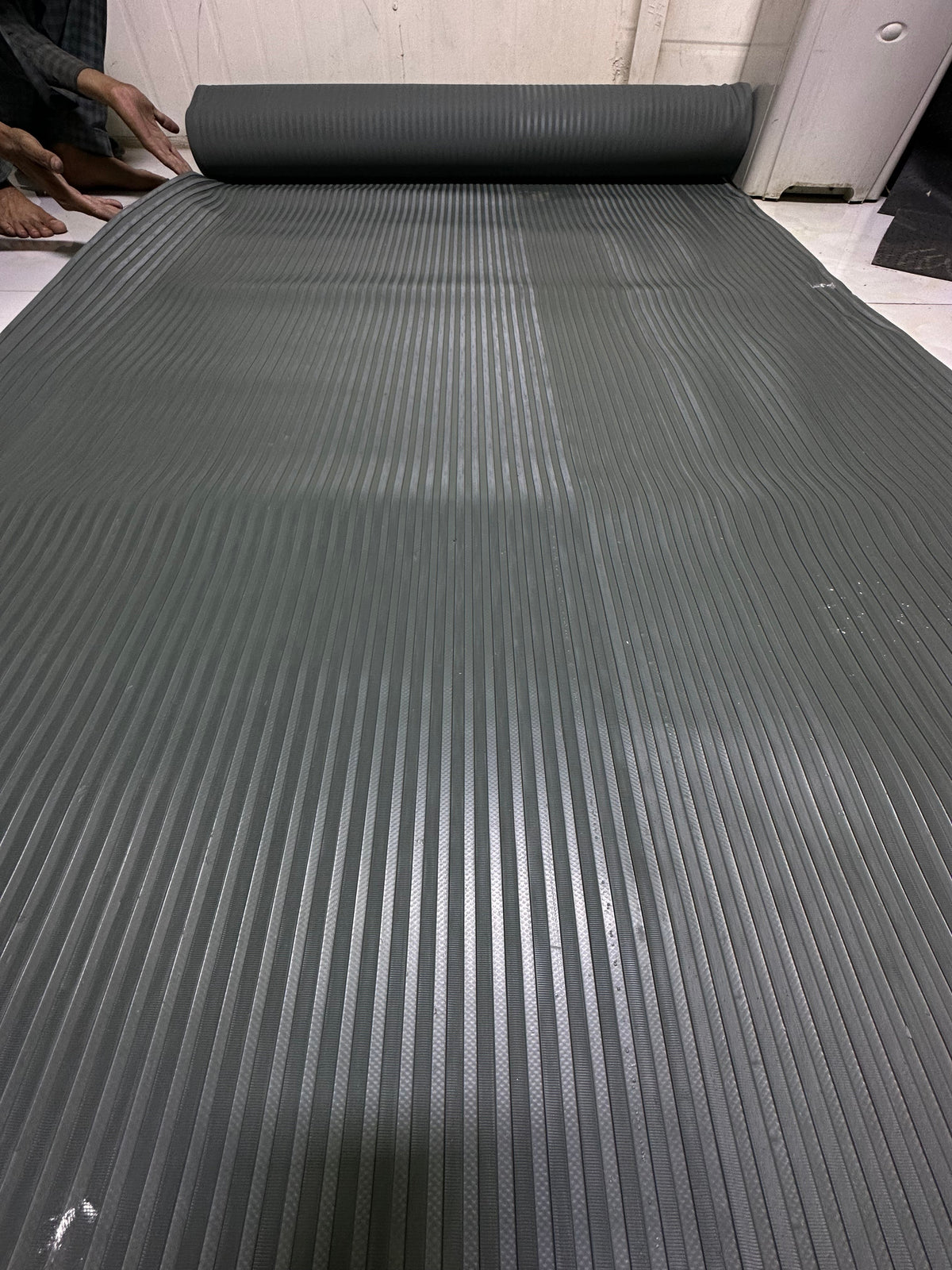 Haseen anti-slip swimming pool and masjid wet-area floor mat (6)