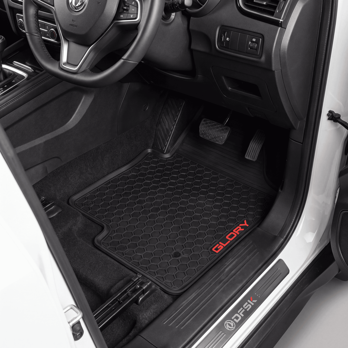 Black car floor mats installed in a vehicle interior, with the driver-side mat showing a red 'GLORY' logo and the door sill showing a 'DFSK' brand mark.